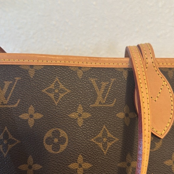 Louis Vuitton Neverfull MM - Picture 17 of 17